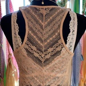 American Eagle sleeveless rose colored tank tee